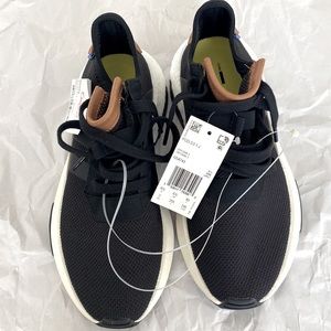 Adidas POD-S3.1 brand new for kids 7 US size 40 Euro size